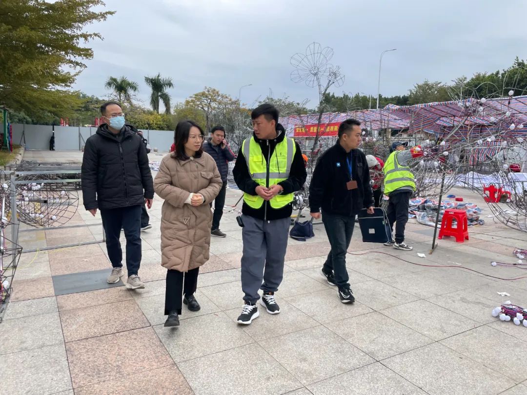 林斯蕾书记带队检查迎春灯会作业现场