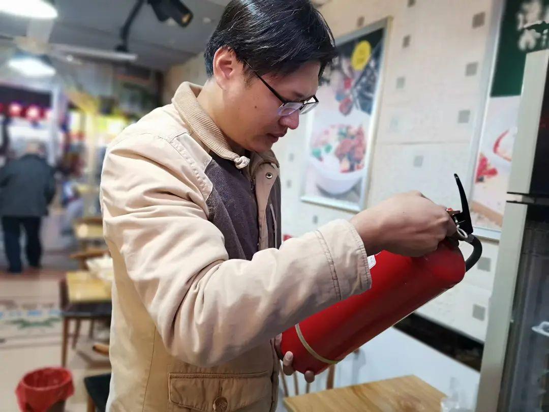 吴少钦副主任检查餐饮场所