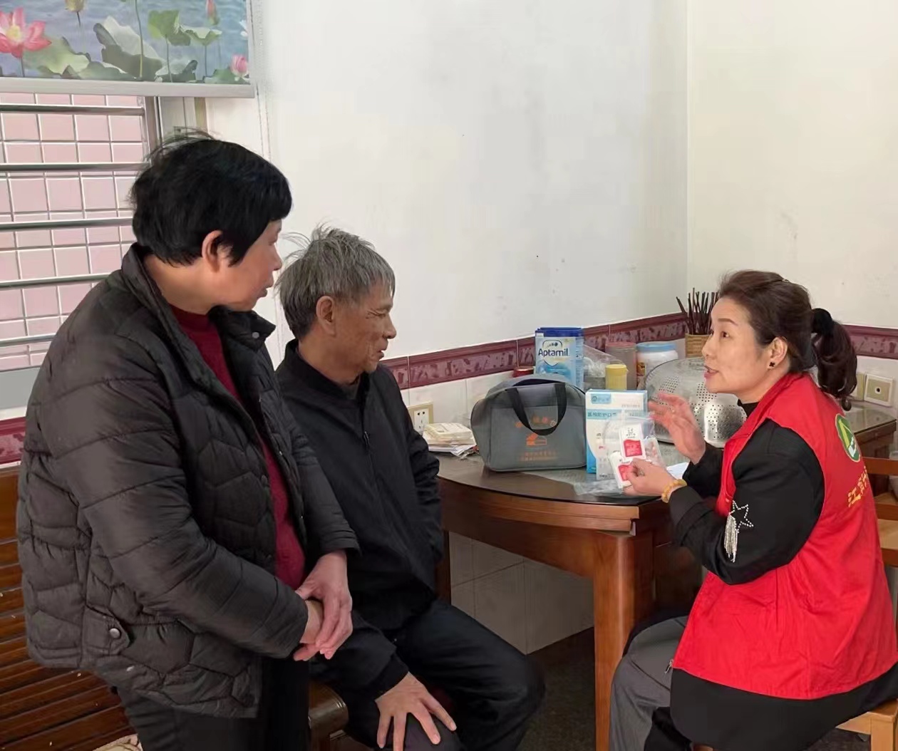 1.江南街道计生协会专职副会长王银珊叮嘱失独家庭要科学防疫,谨慎用药